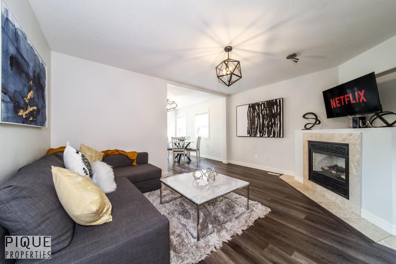 Luxurious 6 Bed I Fireplace I Near Sports Park I With Double Garage & Fast Wifi! Edmonton