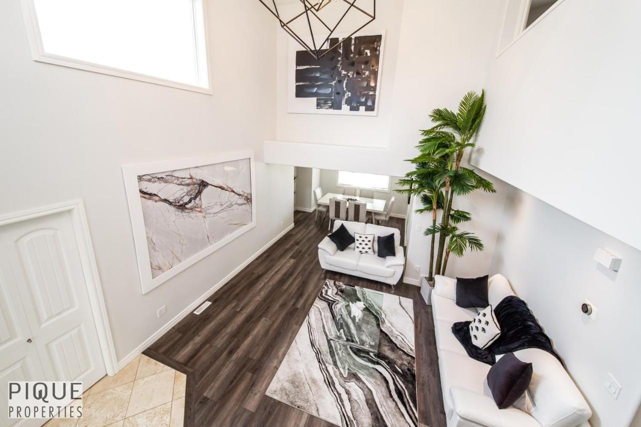 Luxurious 6 Bed I Fireplace I Near Sports Park I With Double Garage & Fast Wifi!