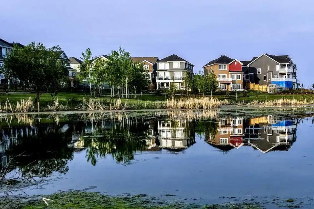 Stunning Suite-hot Tub-kingbed-fireplace-mins-yeg Apartment
