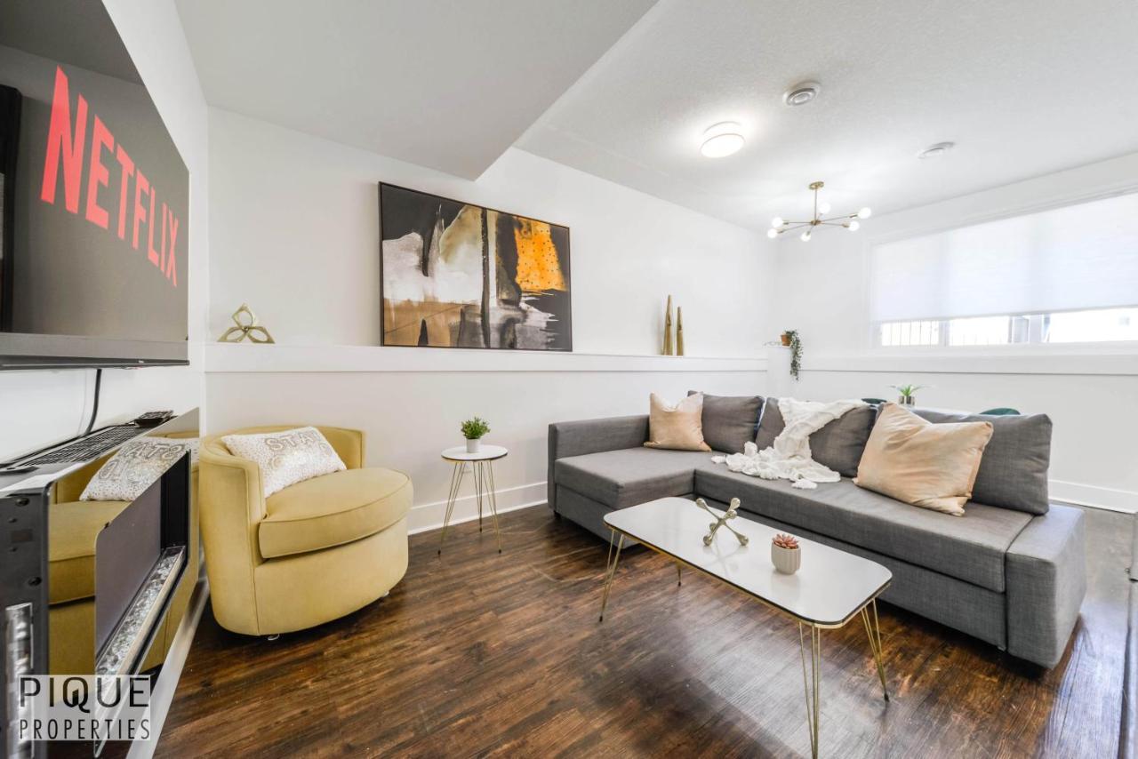 Holiday home Tropical Oasis - King Beds - Free Netflix & Parking - Fast Wi-fi Edmonton