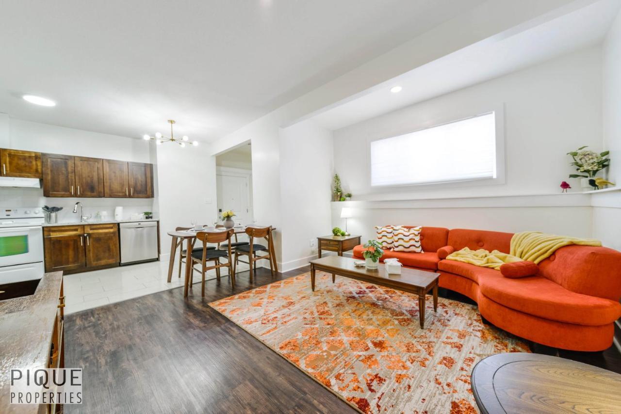 Tropical Oasis - King Beds - Free Netflix & Parking - Fast Wi-fi Holiday home Edmonton