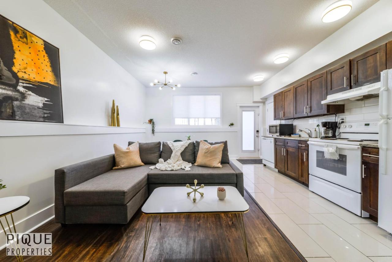 Tropical Oasis - King Beds - Free Netflix & Parking - Fast Wi-fi Edmonton