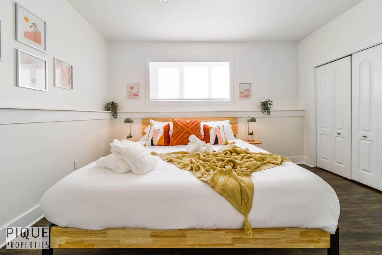 Tropical Oasis - King Beds - Free Netflix & Parking - Fast Wi-fi *