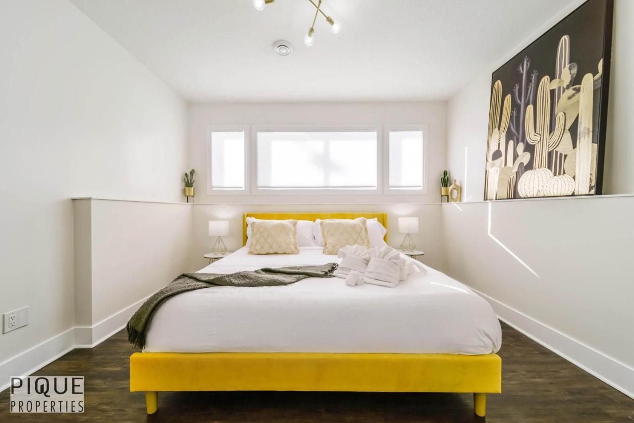 Tropical Oasis - King Beds - Free Netflix & Parking - Fast Wi-fi Edmonton