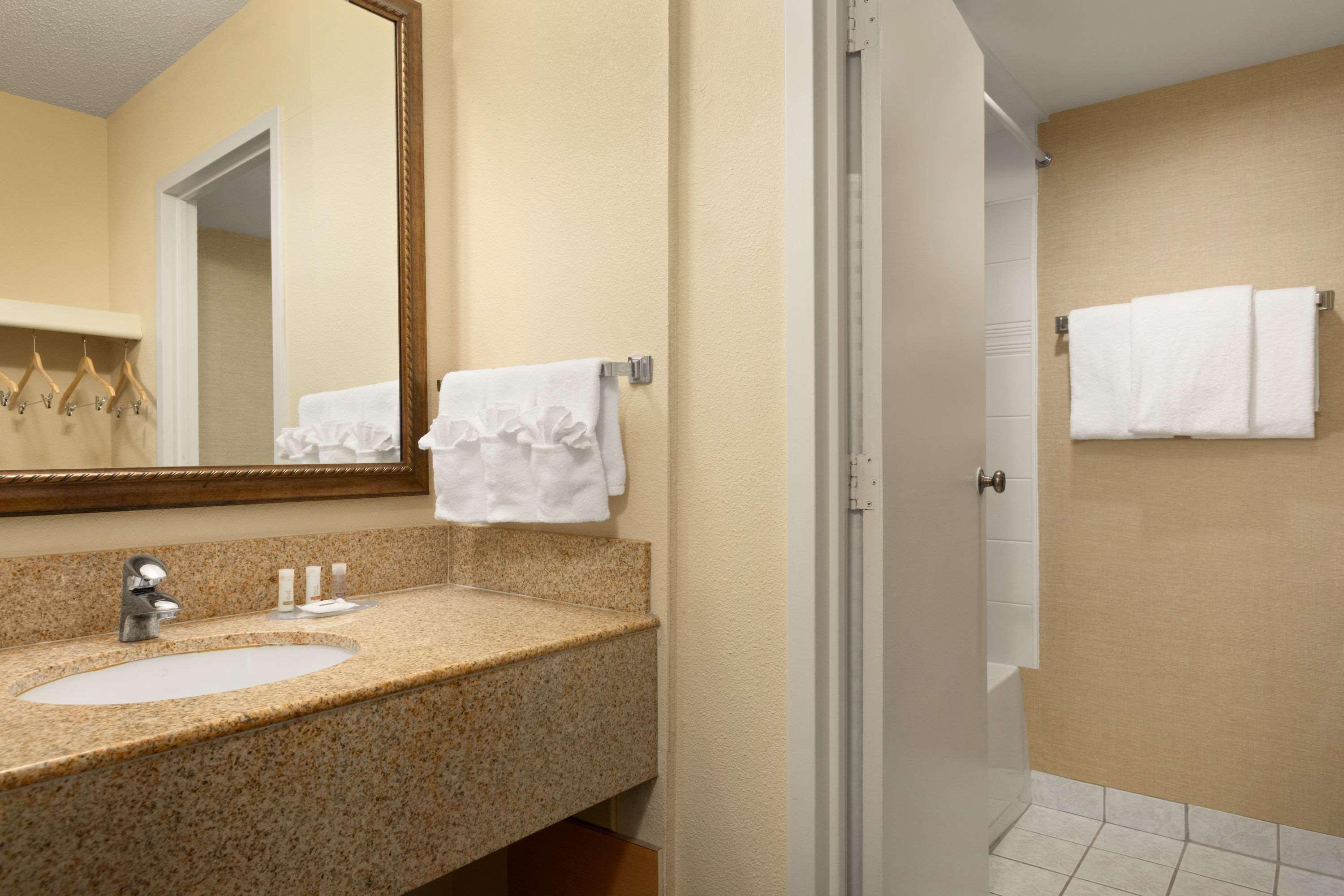 Days By Wyndham Downtown 3* Edmonton