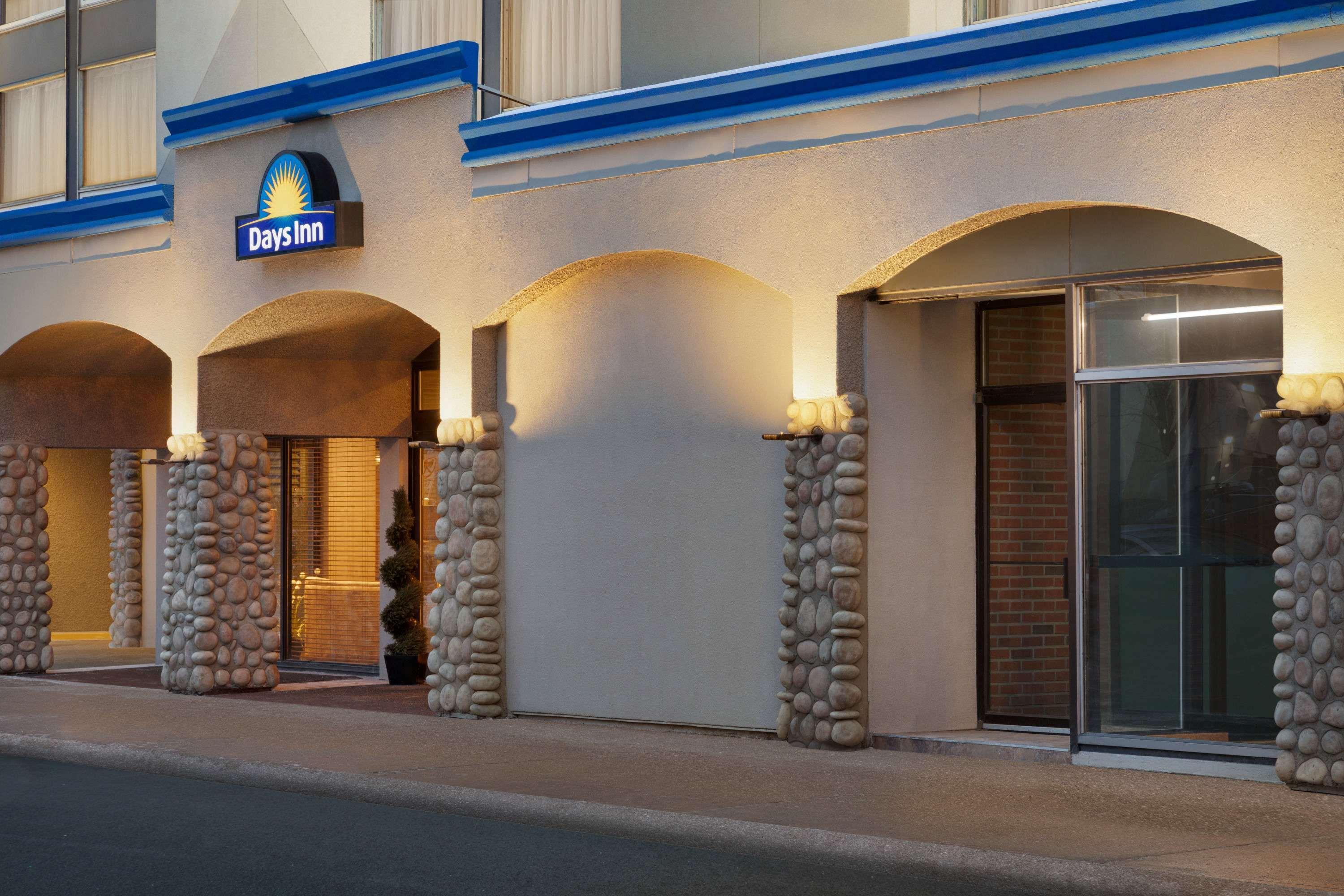 Days By Wyndham Downtown Hotel Edmonton