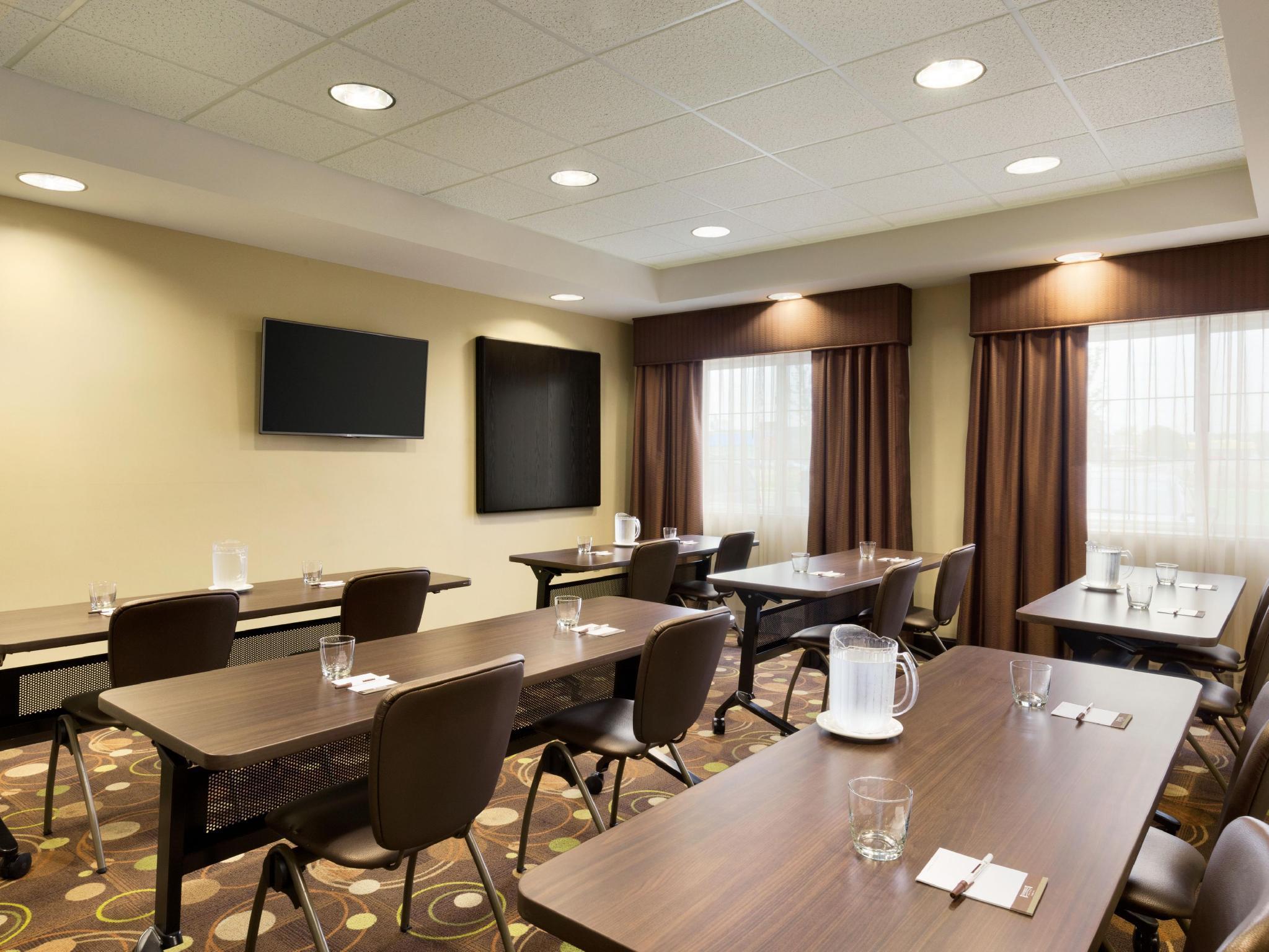 Staybridge West By Ihg Hotel