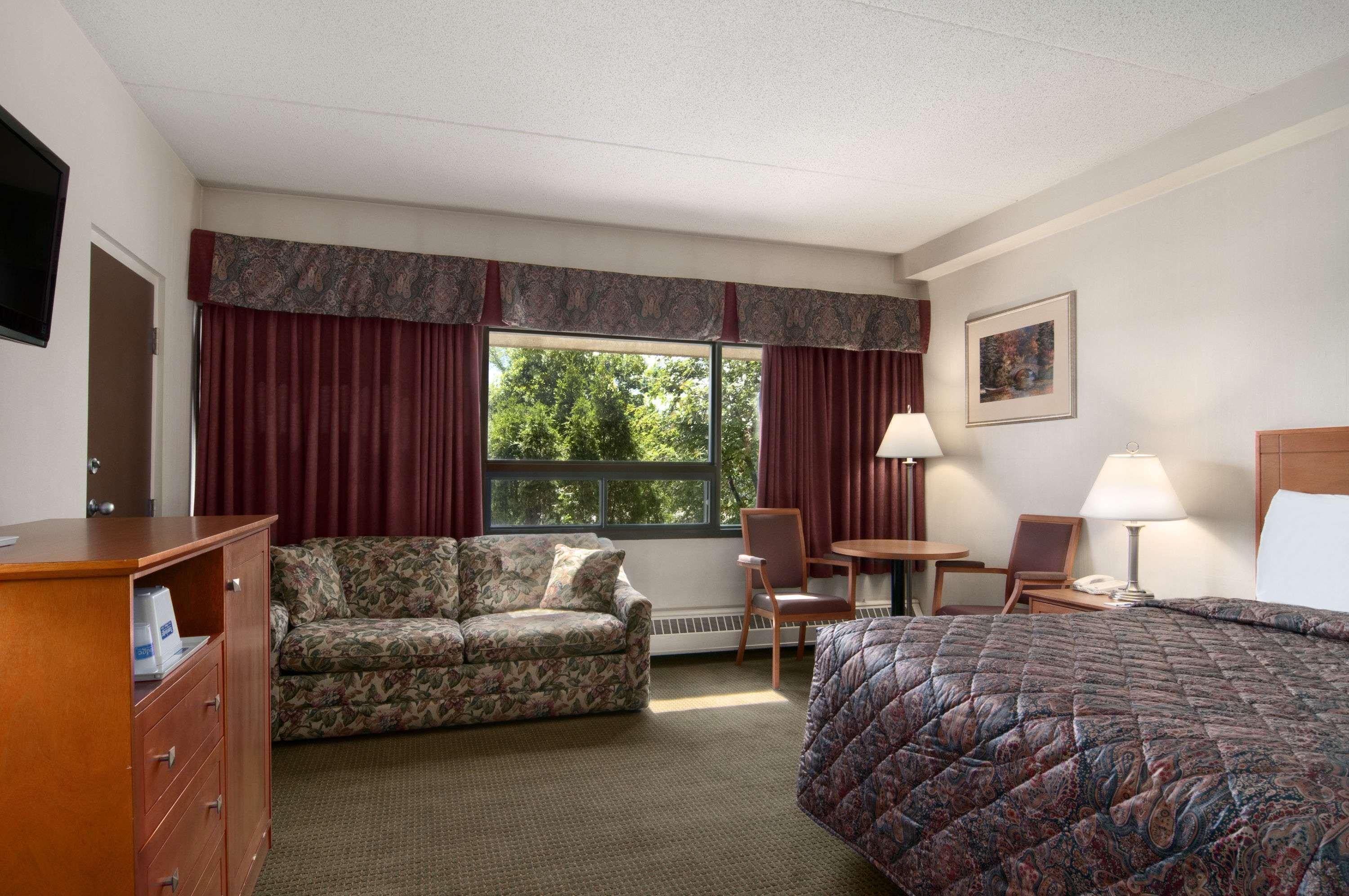 Travelodge By Wyndham East Edmonton