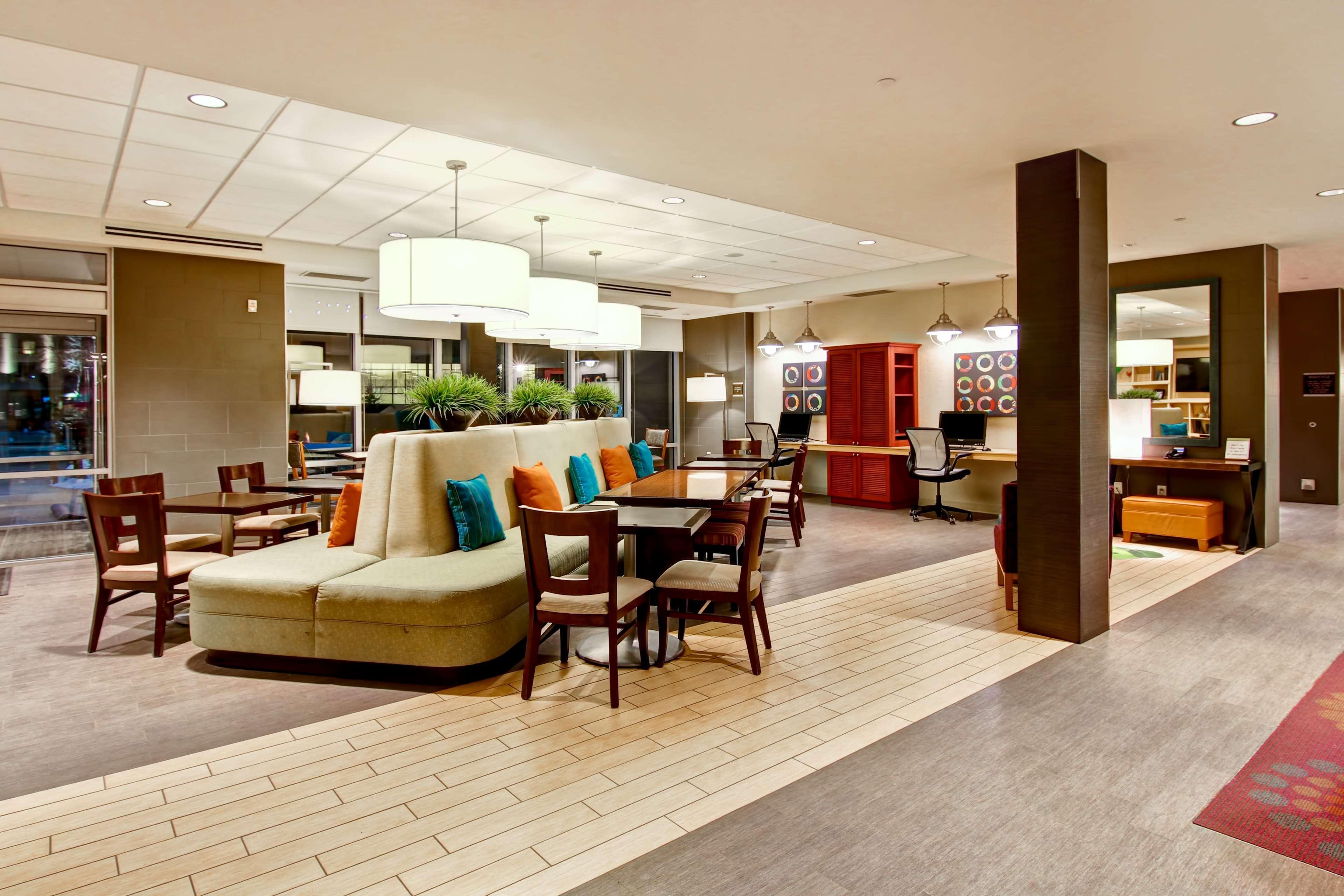 Home2 By Hilton West 3* Edmonton