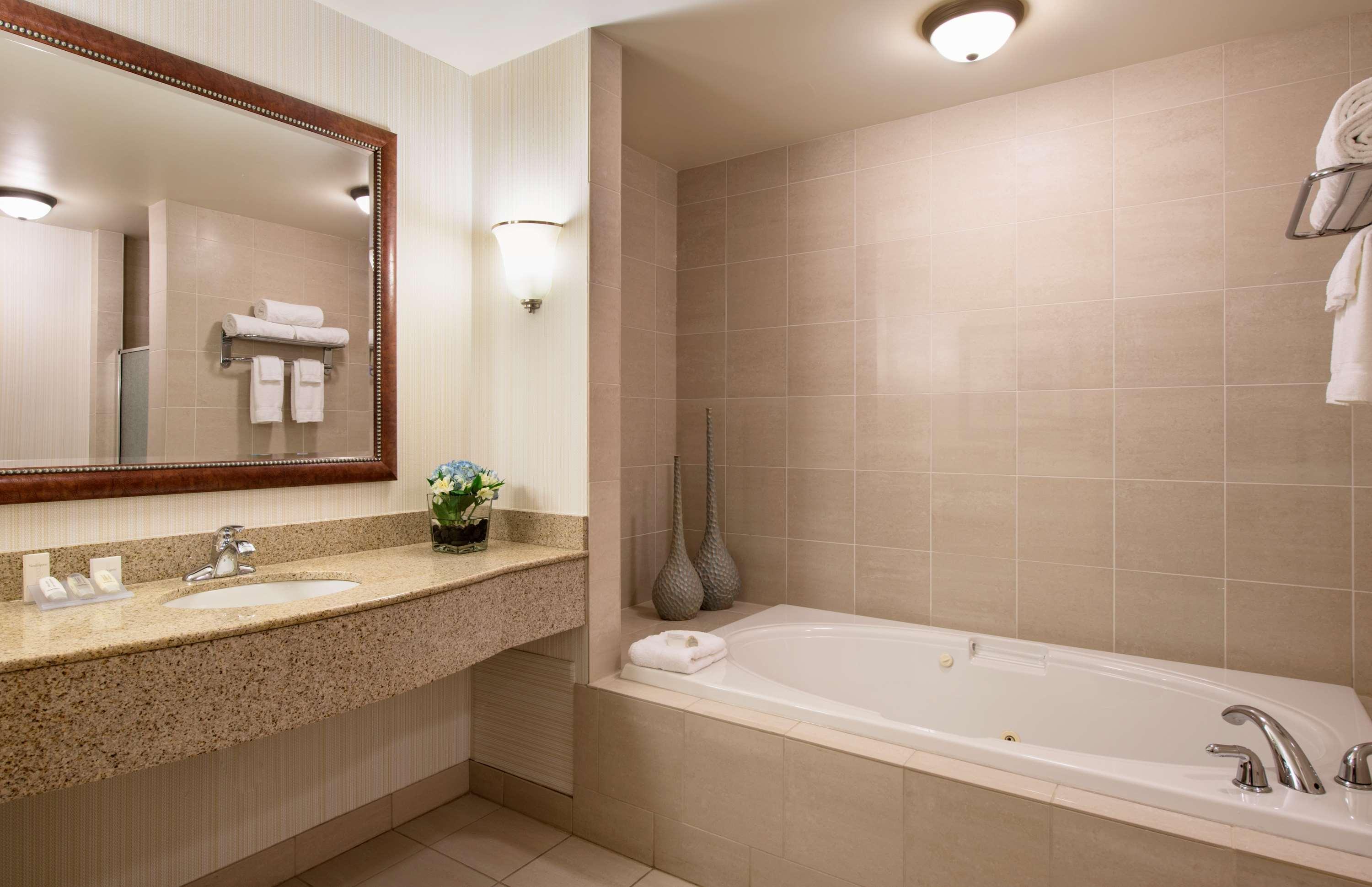 Hilton Garden West 3* Edmonton