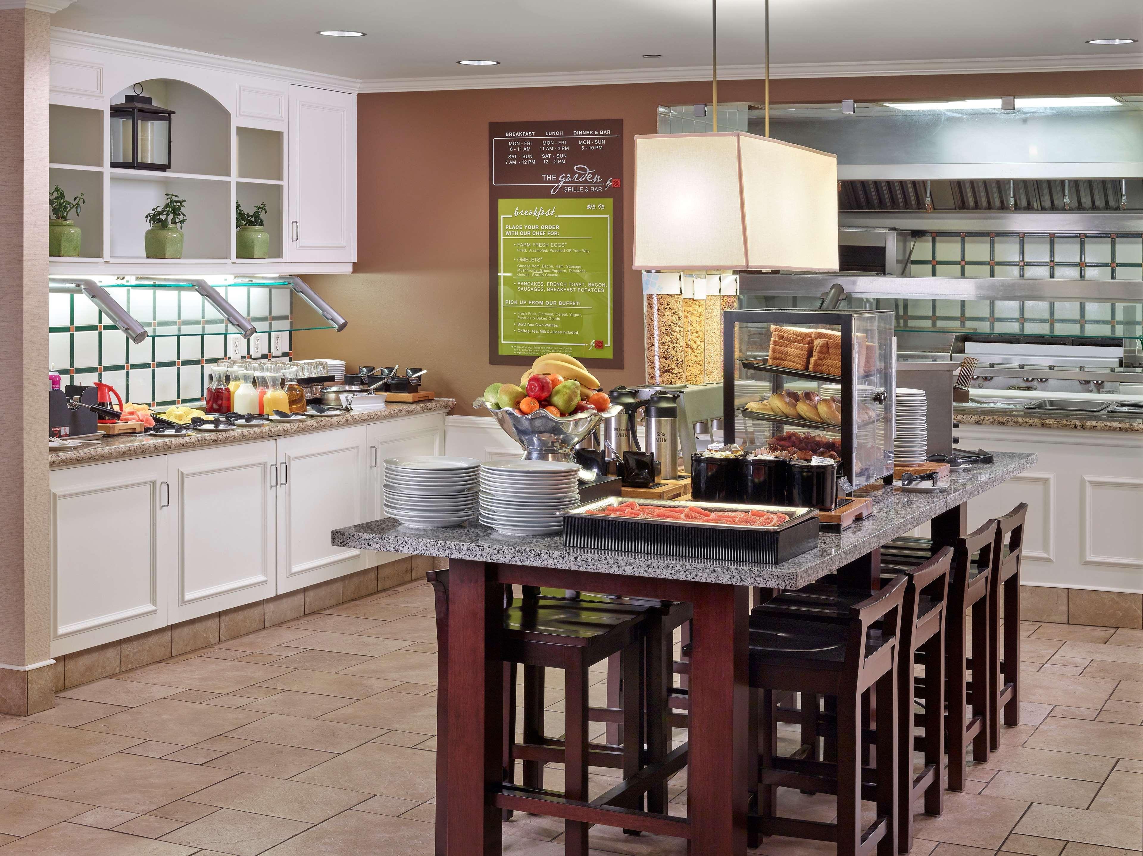 Hilton Garden West 3* Edmonton
