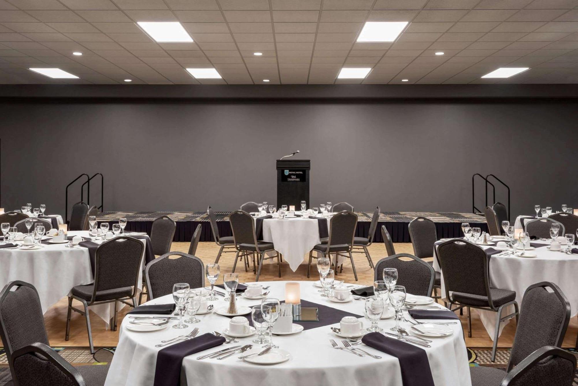 Hotel Royal West Edmonton, Trademark Collection By Wyndham