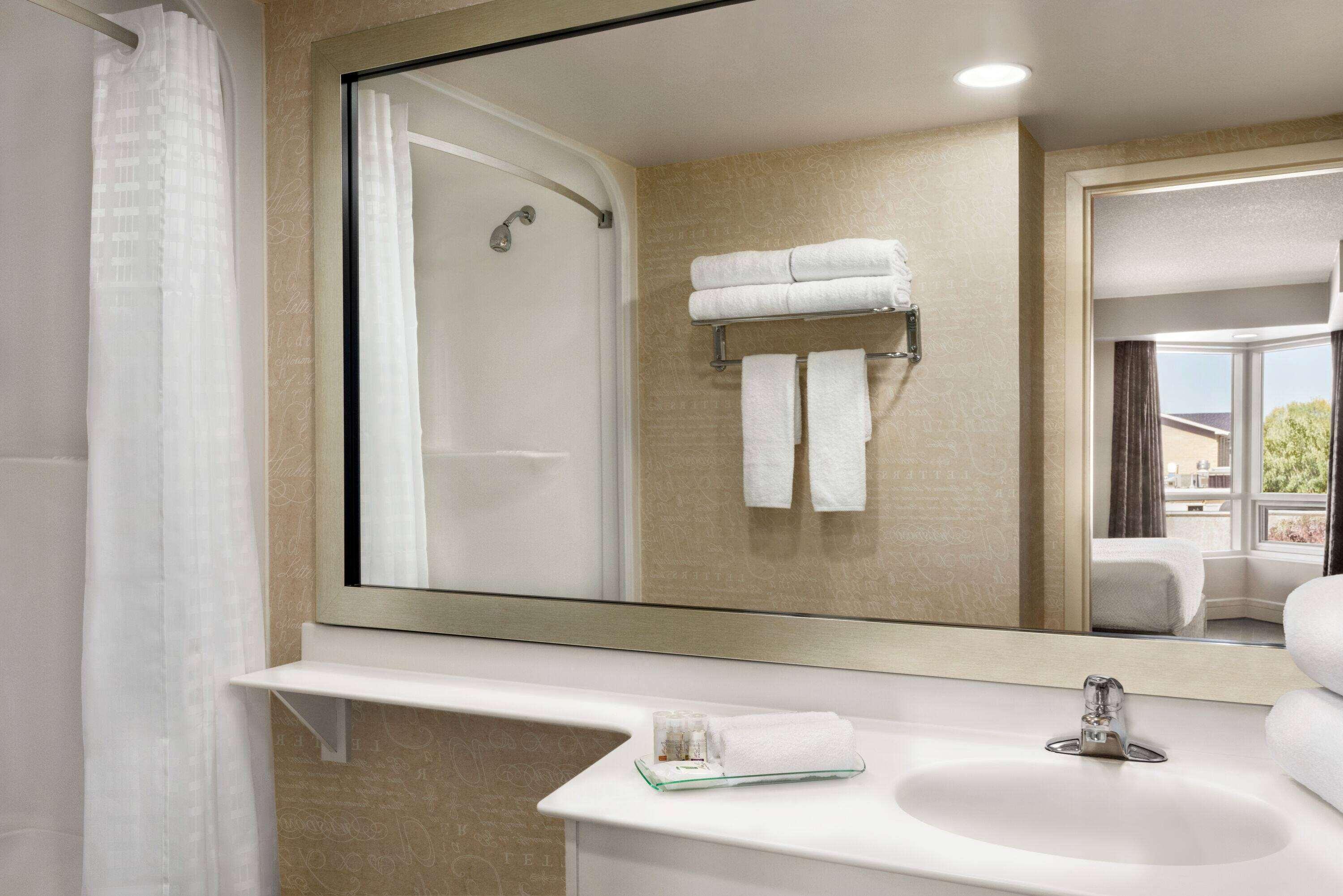 Royal West Edmonton, Trademark Collection By Wyndham Hotel 3*