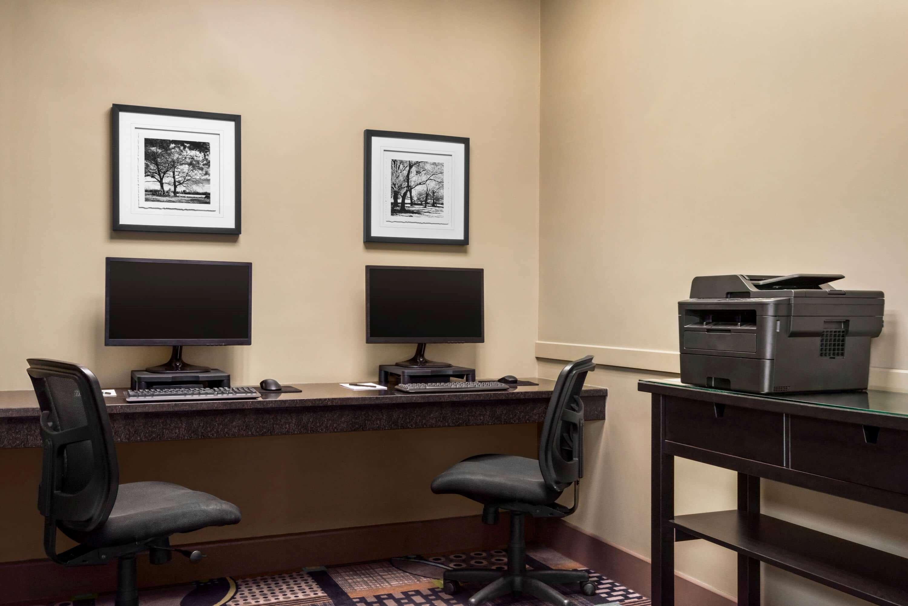 Royal West Edmonton, Trademark Collection By Wyndham 3* Edmonton
