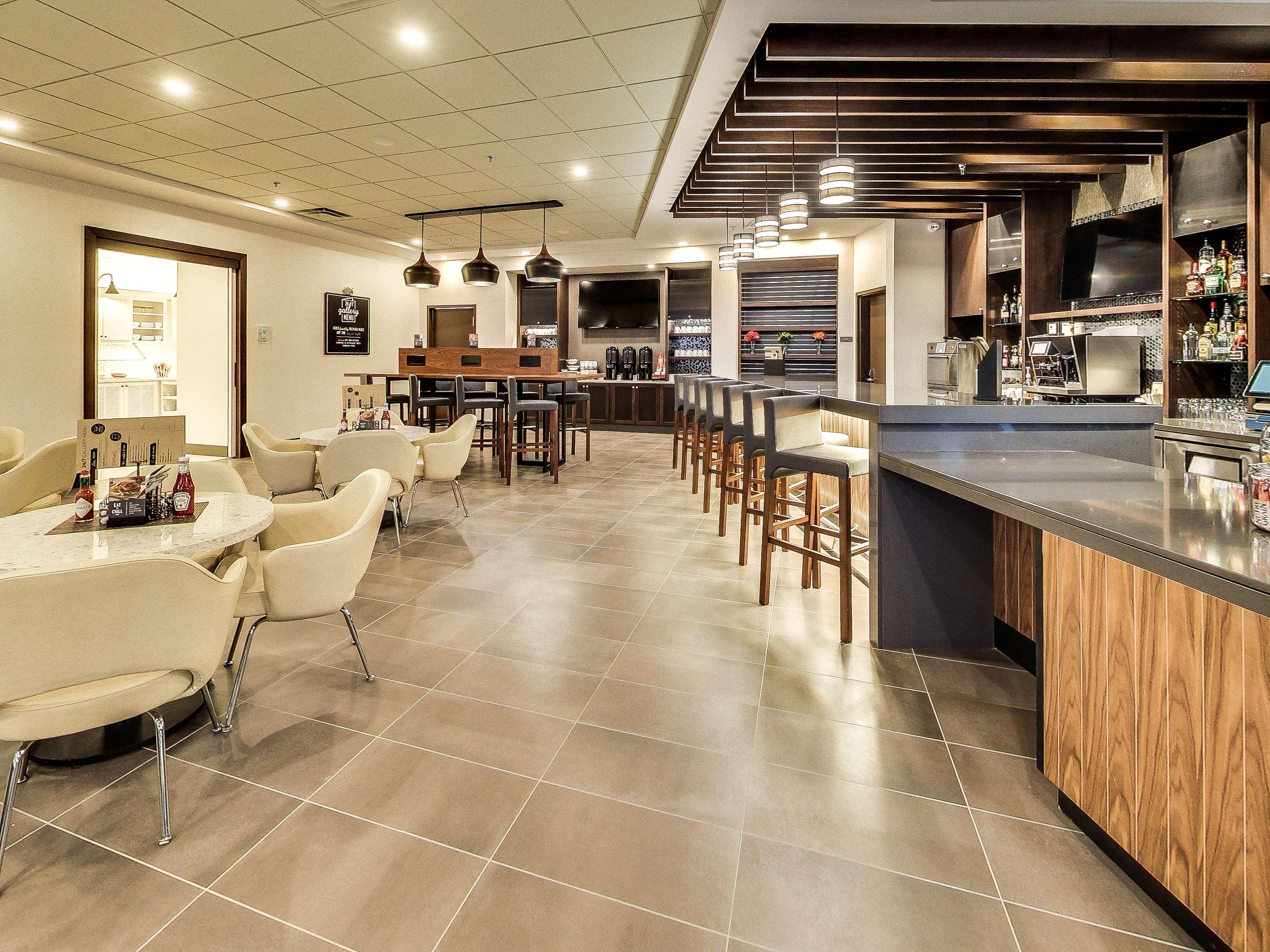 Hyatt Place West 3*