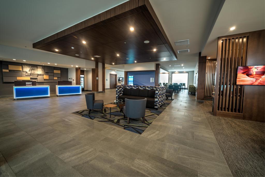 Holiday Inn Express & Suites - West Edmonton-Mall Area By Ihg 3*