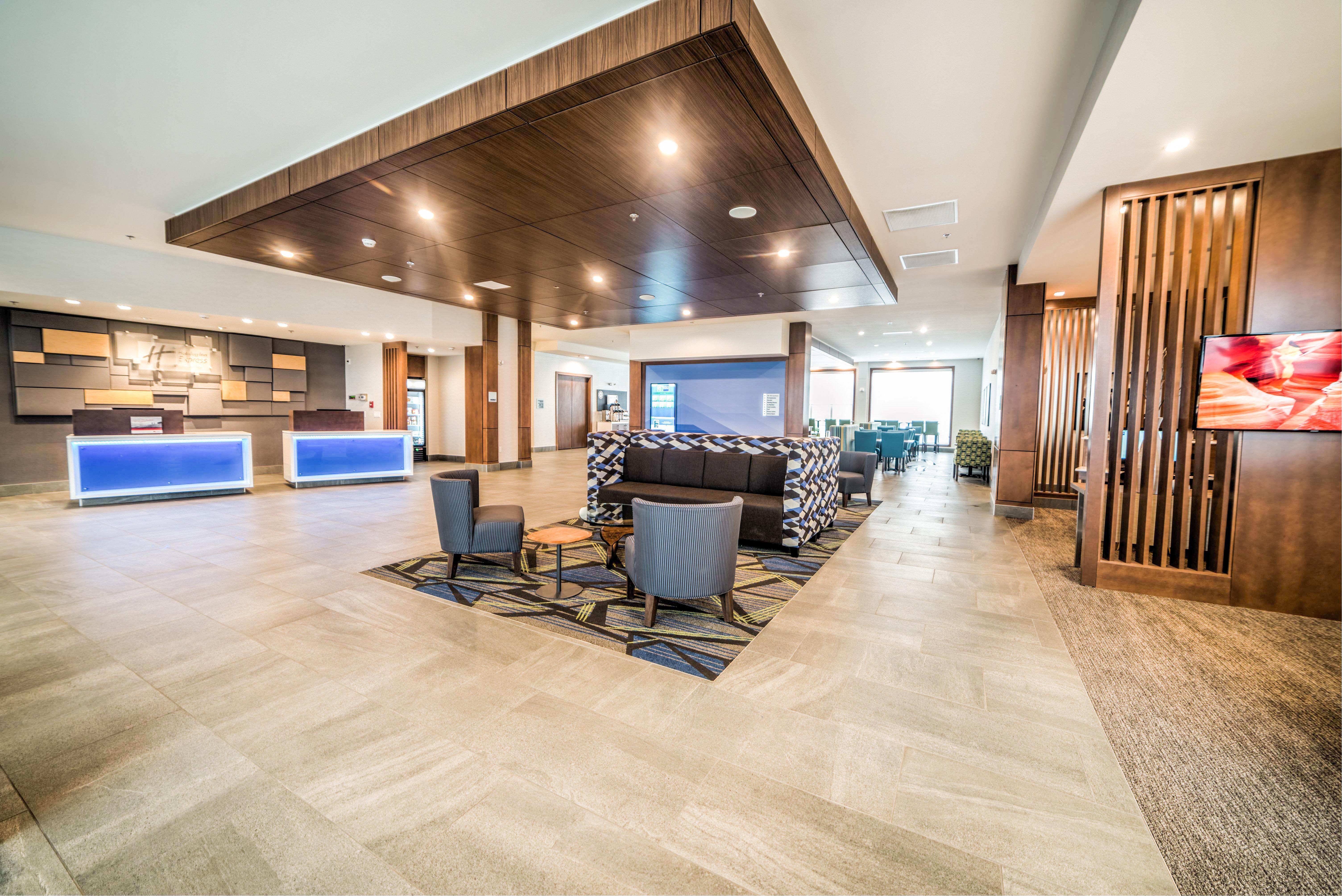 Holiday Inn Express & Suites - West Edmonton-Mall Area By Ihg 3*