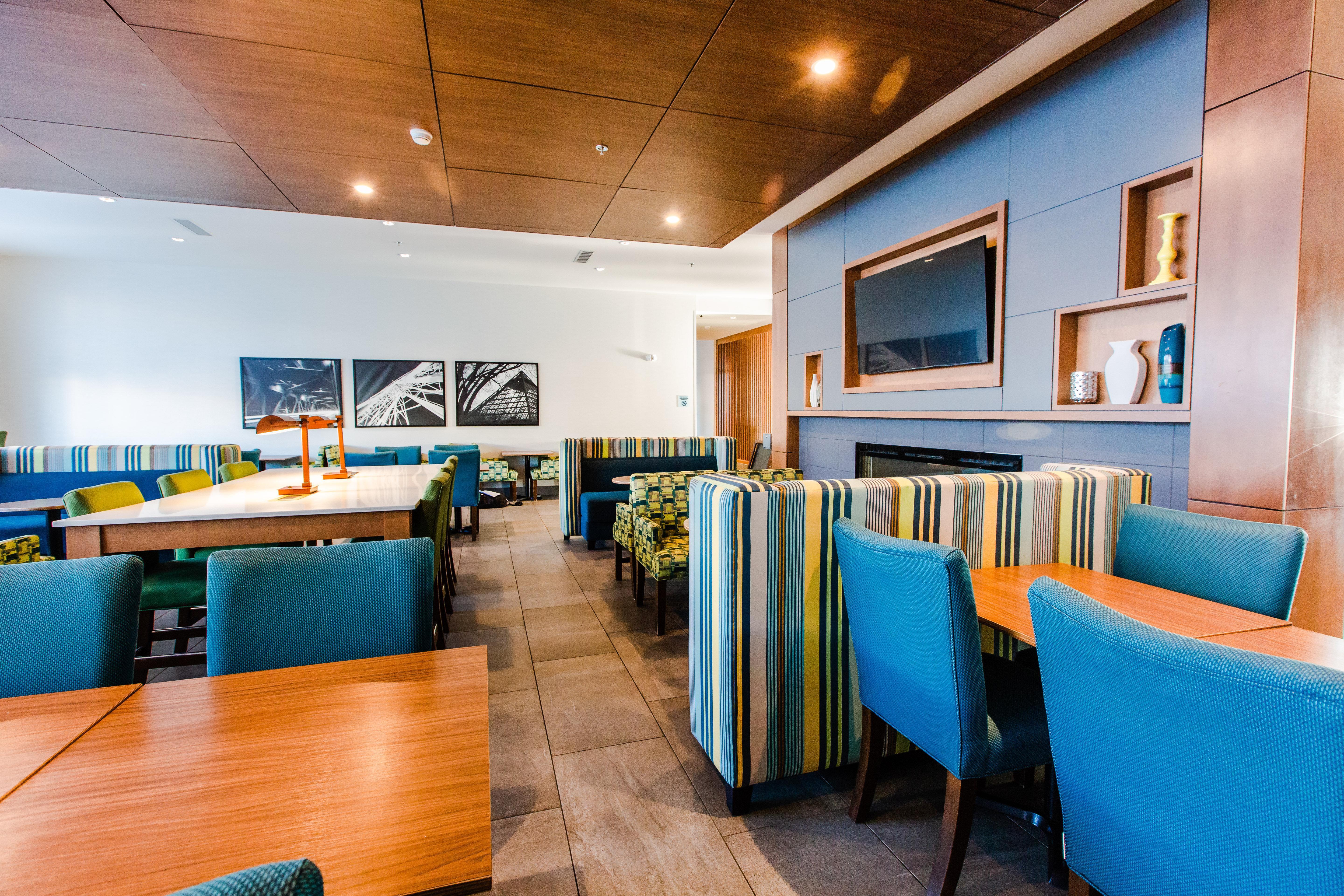 Holiday Inn Express & Suites - West Edmonton-Mall Area By Ihg Hotel 3*
