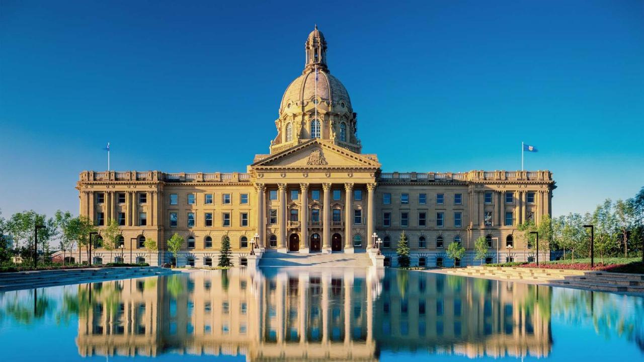 Huge Luxury - Games - Double Garage & Fast Wi-fi - Free Netflix * Edmonton