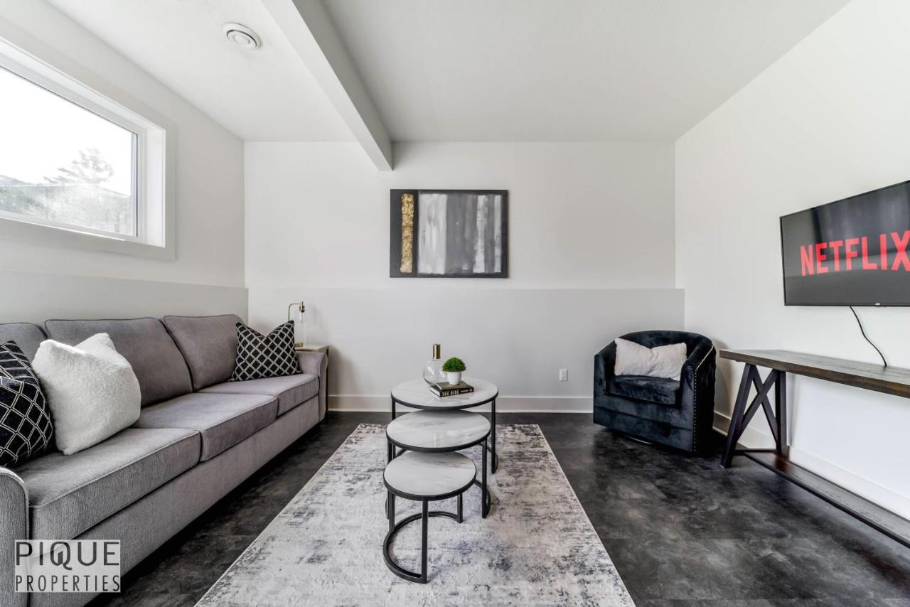 Stunning Modern - King Bed - Free Parking & Netflix - Fast Wi-fi - Long Welcome Holiday home *