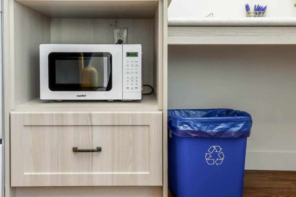 Apartment Lovers Tropical Bahamas King U/g Wifi Edmonton