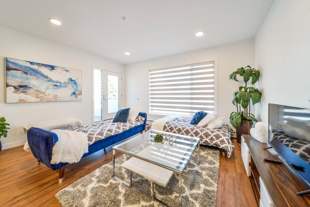 Apartment Royal Blue Wild Oasis Corner Pnhse Kingbed U/g Wi-fi Edmonton