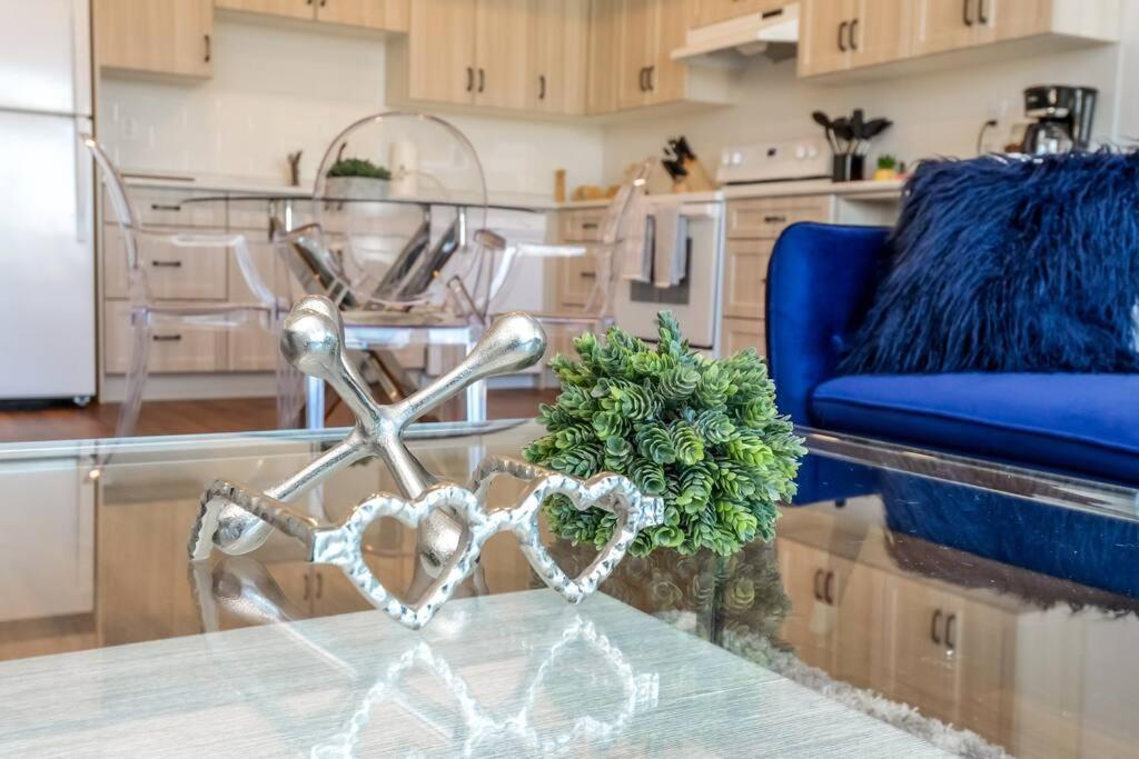 Apartment Royal Blue Wild Oasis Corner Pnhse Kingbed U/g Wi-fi Edmonton