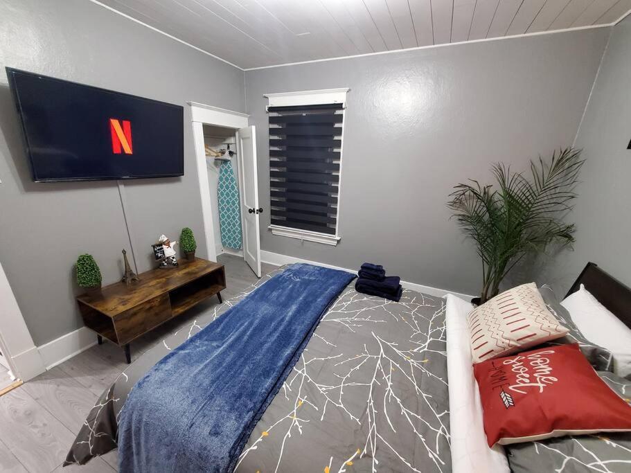 Private & Comfortable Full House Near Royal Alexandra Hospital Stadium Downtown & Mall Access *