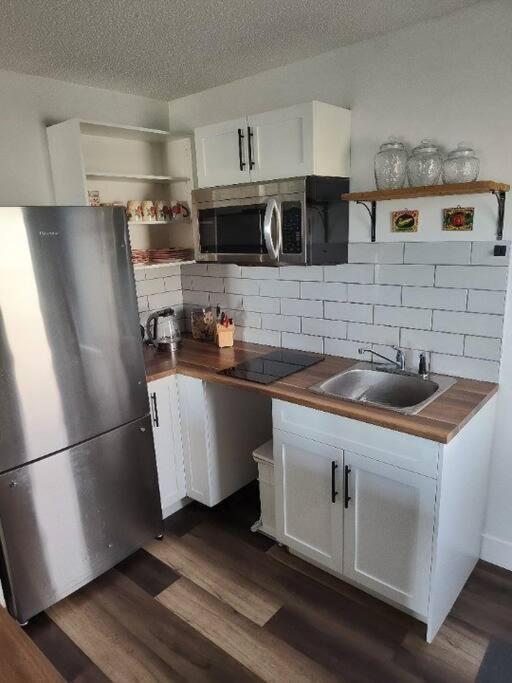 Tranquil & Tasteful One Bdrm Private Ne Edmonton