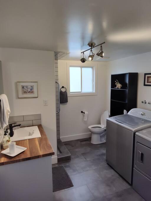 Tranquil & Tasteful One Bdrm Private Ne Apartment *