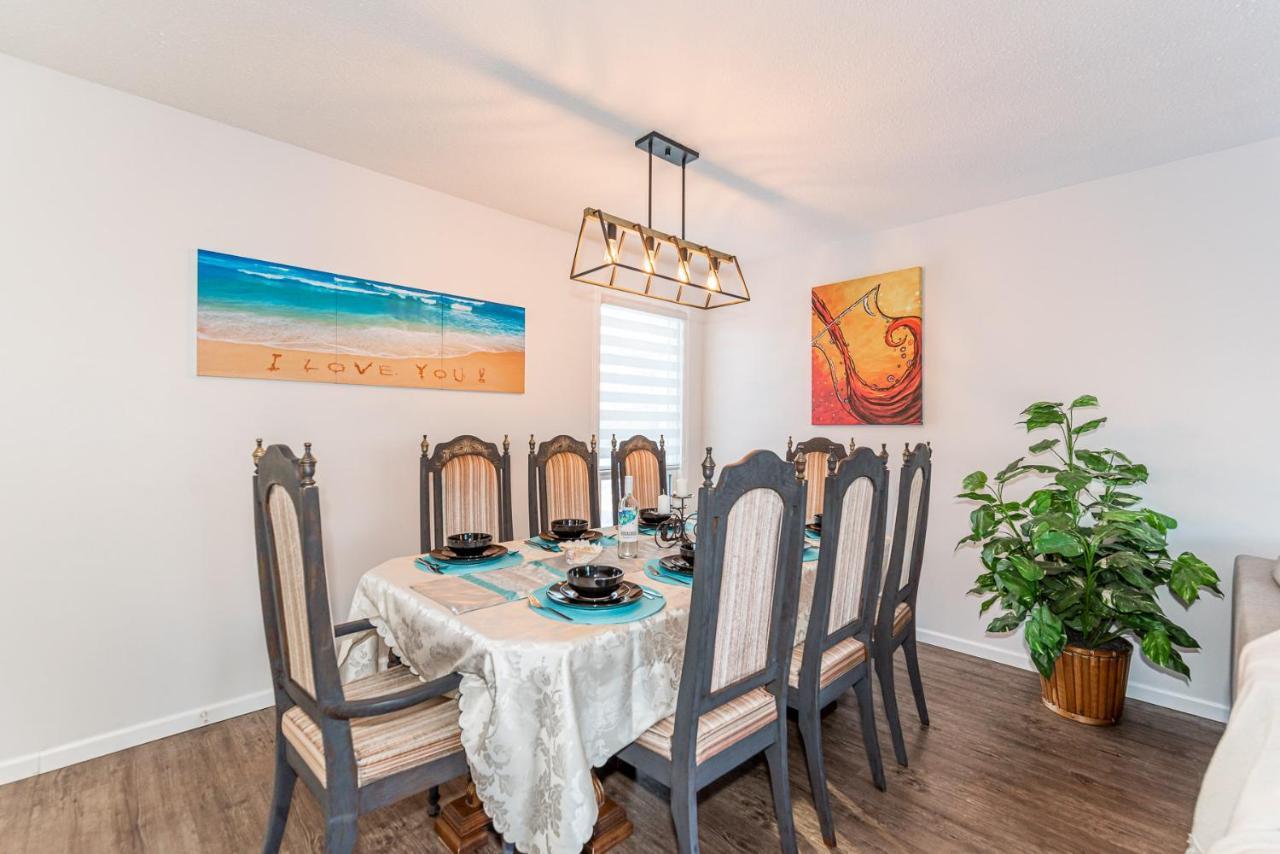 Southgate 5 Bedroom Vacation With Double Garage Holiday home