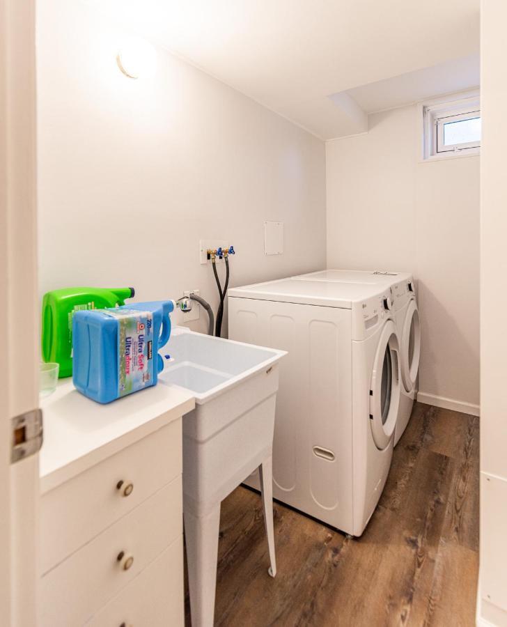 Southgate 5 Bedroom Vacation With Double Garage Edmonton