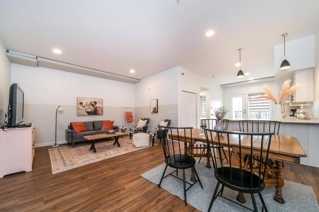 Apartment Modern Country Retreat, 5 Min To Dt & Rogers Place, Secure Ug Parking, Long Stays, Fast Wifi