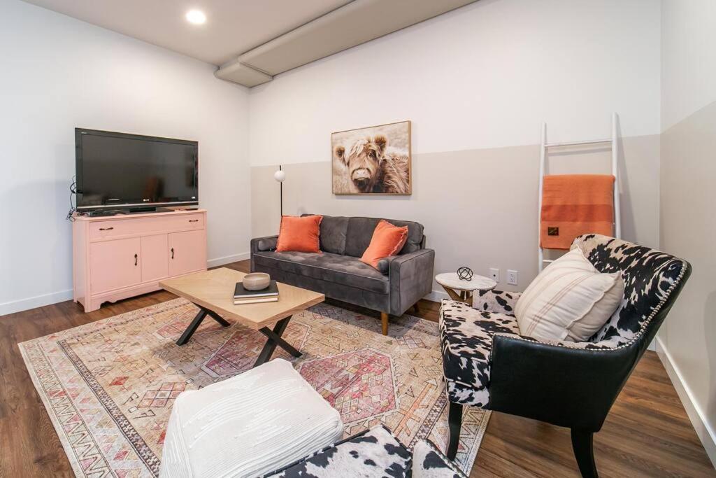 Modern Country Retreat, 5 Min To Dt & Rogers Place, Secure Ug Parking, Long Stays, Fast Wifi Apartment