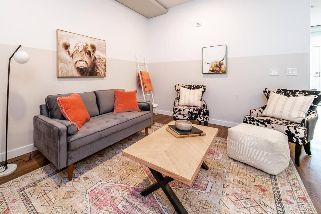 Apartment Modern Country Retreat, 5 Min To Dt & Rogers Place, Secure Ug Parking, Long Stays, Fast Wifi *