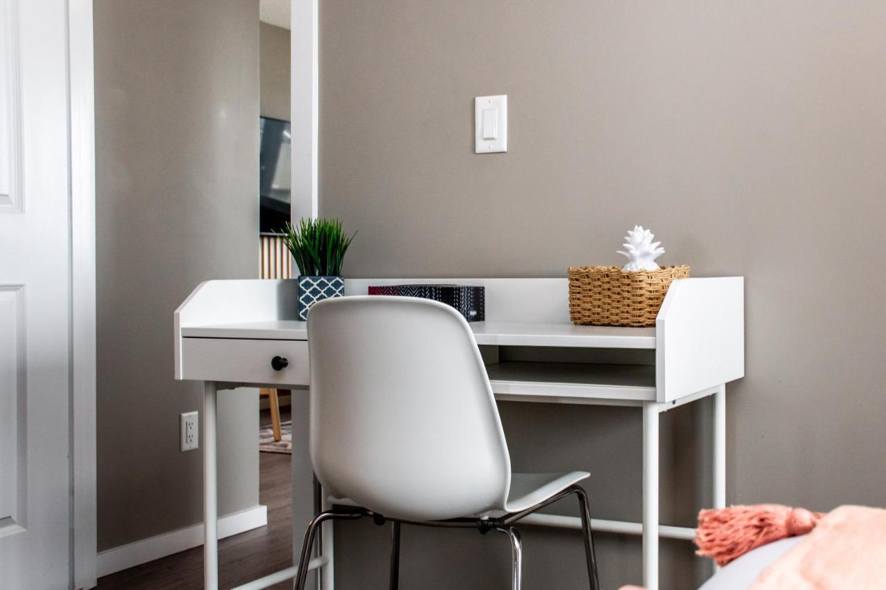 Apartment Peaceful Oasis Condo, Ac, Floor, Secure Ug Parking, Balcony, King Bed! Edmonton