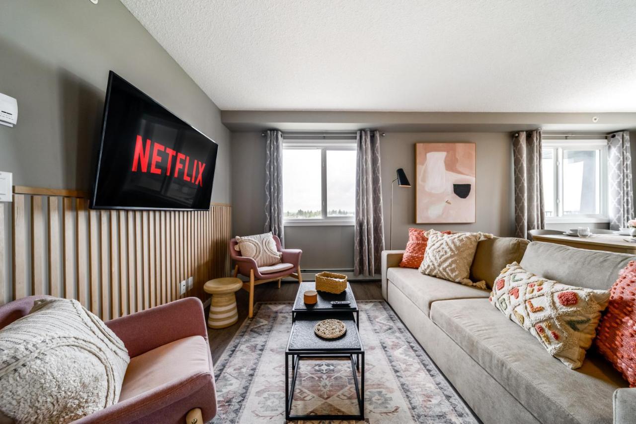 Apartment Peaceful Oasis Condo, Ac, Floor, Secure Ug Parking, Balcony, King Bed! Edmonton