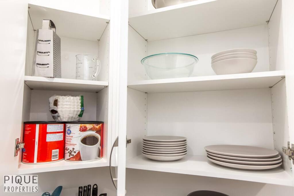 New, Mountain Chic Suite, Whyte Avenue, Netflix, Wifi, Sleeps 6 *