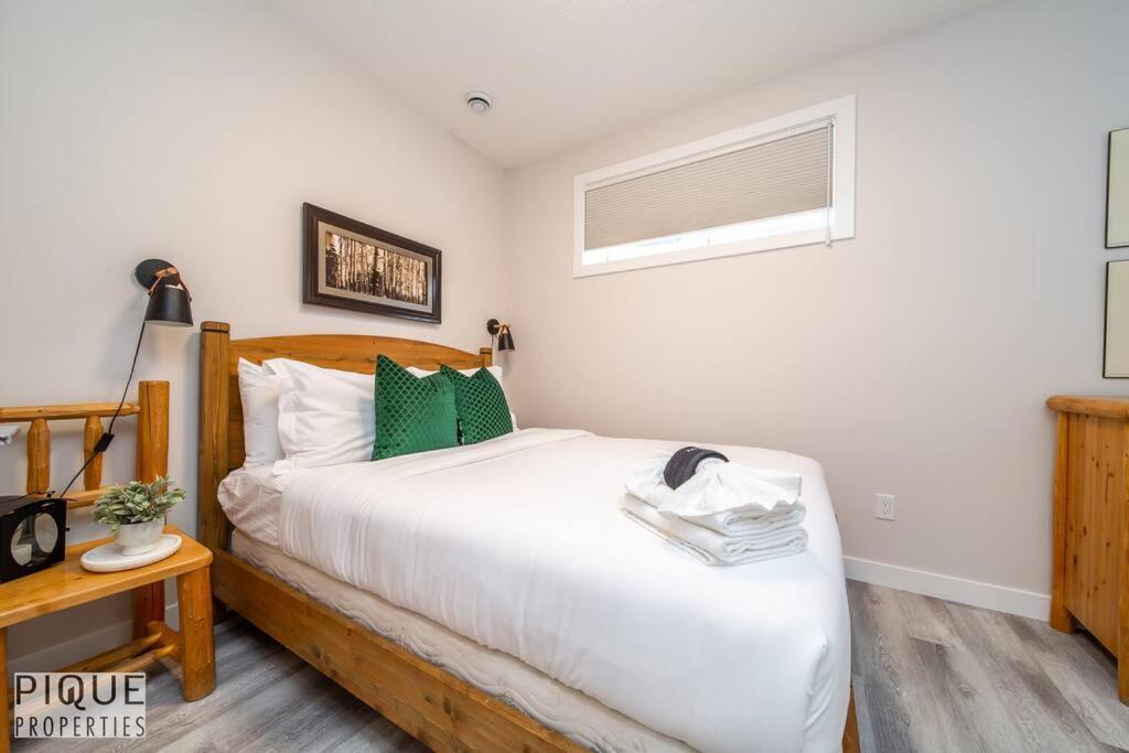 Apartment New, Mountain Chic Suite, Whyte Avenue, Netflix, Wifi, Sleeps 6