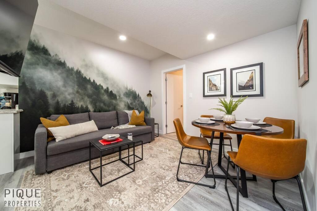 Apartment New, Mountain Chic Suite, Whyte Avenue, Netflix, Wifi, Sleeps 6 Edmonton