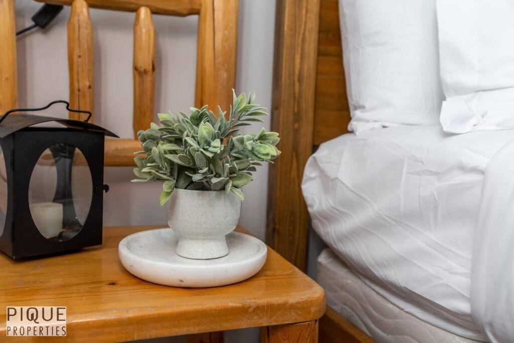Apartment New, Mountain Chic Suite, Whyte Avenue, Netflix, Wifi, Sleeps 6 Edmonton