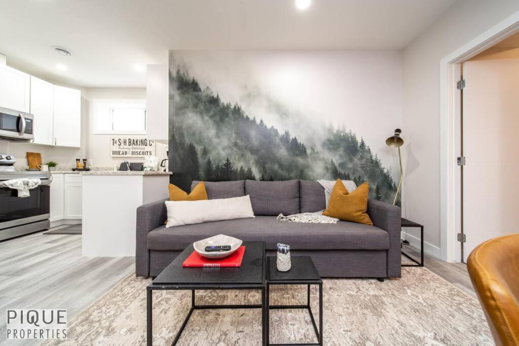 Apartment New, Mountain Chic Suite, Whyte Avenue, Netflix, Wifi, Sleeps 6 Edmonton