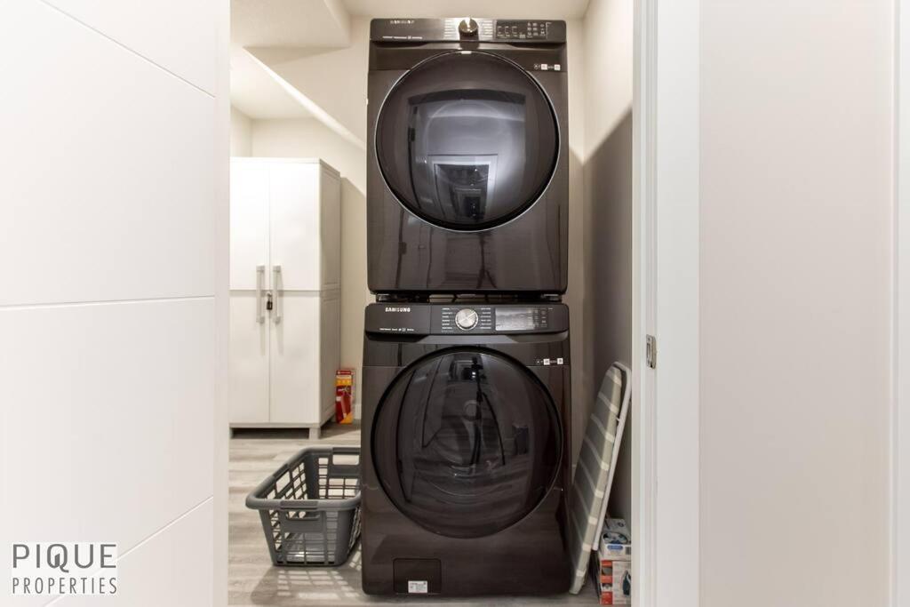 Apartment New, Mountain Chic Suite, Whyte Avenue, Netflix, Wifi, Sleeps 6