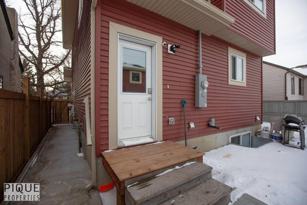 Apartment New, Mountain Chic Suite, Whyte Avenue, Netflix, Wifi, Sleeps 6 *