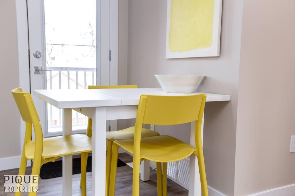New, Euro-style Suite, Whyte Avenue, Ac, Netflix, Sleeps 6! * Edmonton