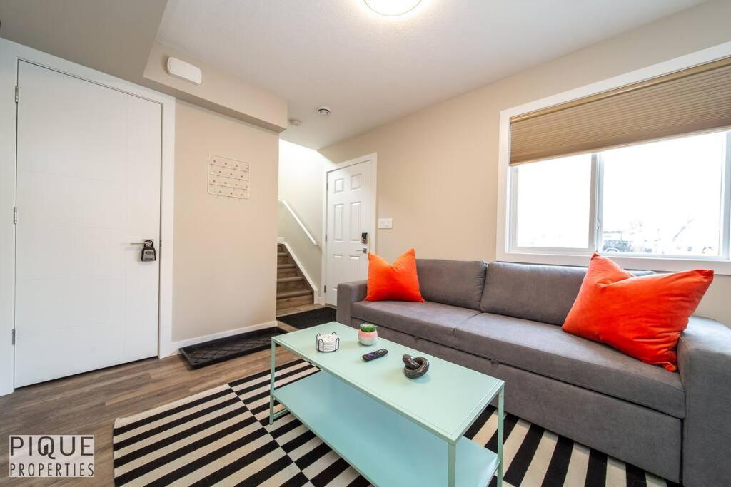 New, Euro-style Suite, Whyte Avenue, Ac, Netflix, Sleeps 6! Apartment
