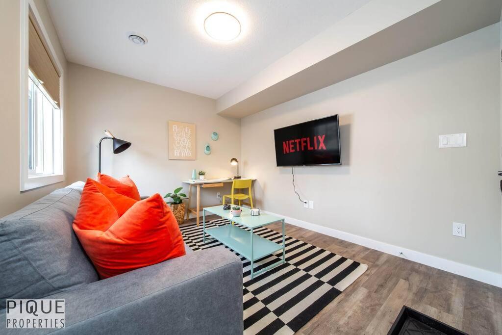 Apartment New, Euro-style Suite, Whyte Avenue, Ac, Netflix, Sleeps 6! *