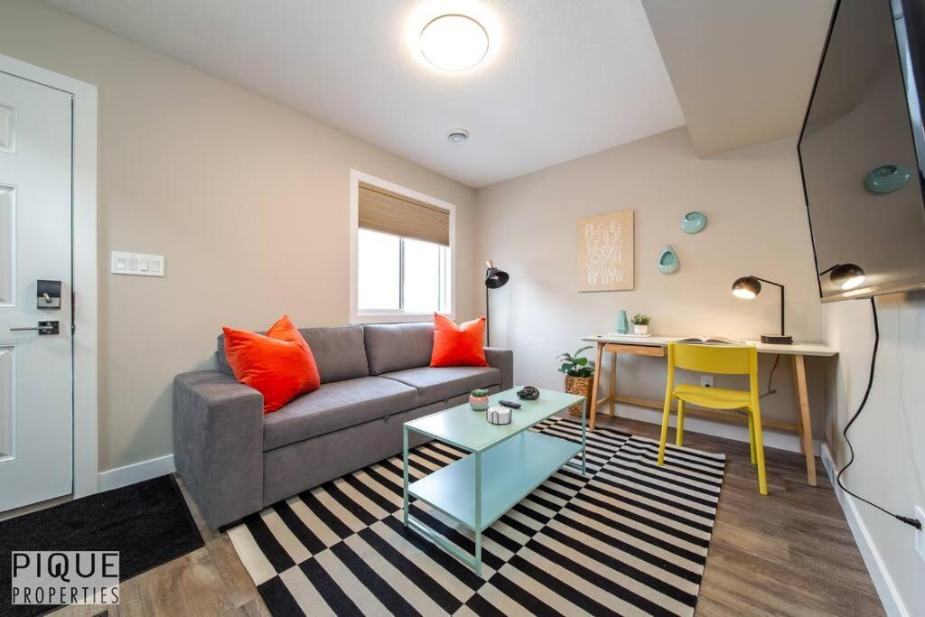 New, Euro-style Suite, Whyte Avenue, Ac, Netflix, Sleeps 6! Apartment *