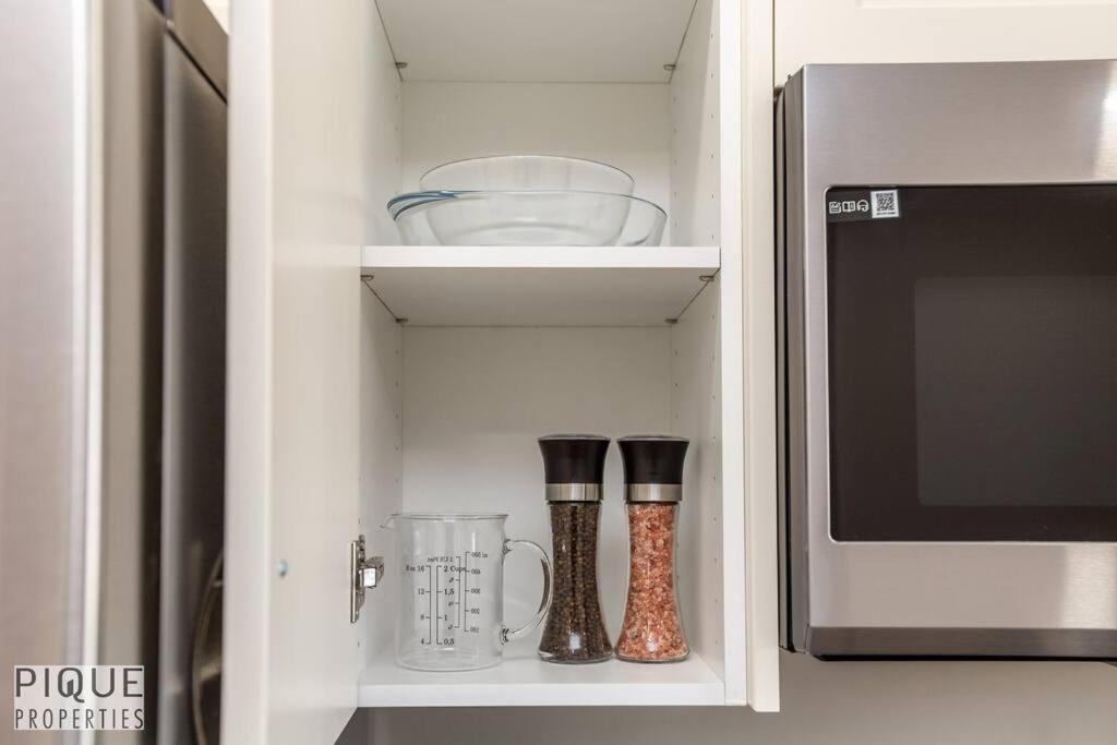 Apartment New, Euro-style Suite, Whyte Avenue, Ac, Netflix, Sleeps 6!