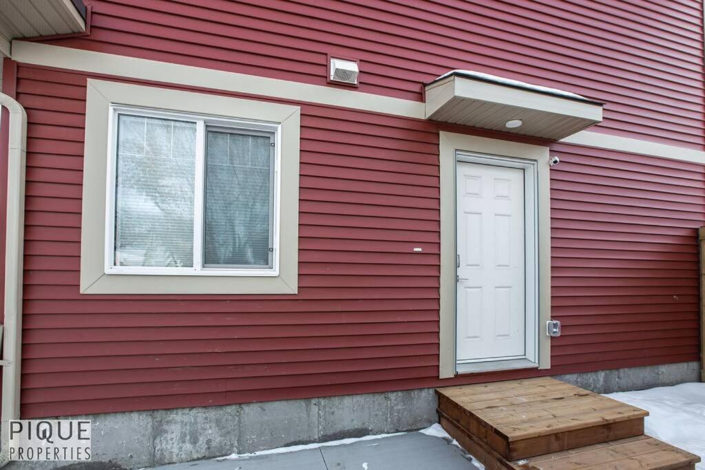 New, Euro-style Suite, Whyte Avenue, Ac, Netflix, Sleeps 6! * Edmonton